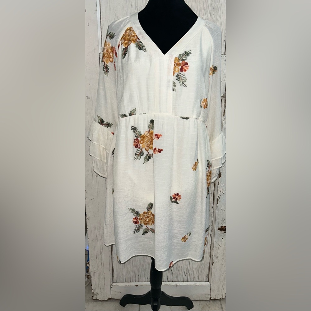 🌷🌷Anthropologie White Embroidered Floral Dress🌷🌷 - Picture 5 of 9